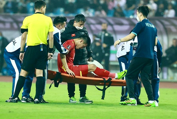 Tiến Linh phải vào bệnh viện chụp MRI ngay sau trận đấu với Oman - Ảnh 2.