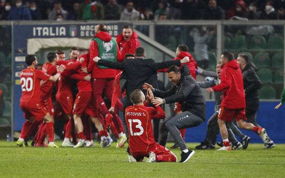 Thua sốc Bắc Macedonia, Ý lần thứ hai liên tiếp lỡ hẹn World Cup - Ảnh 4.