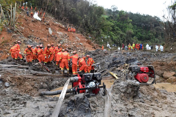 WORLD NEWS May 18: The downed Chinese plane may have been intentional - Photo 2.