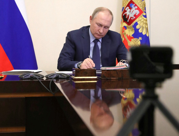 Ông Putin ký luật trừng phạt việc tung tin giả về các hoạt động của Nga - Ảnh 1.