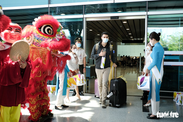 Những du khách quốc tế đầu tiên đã trở lại Đà Nẵng qua đường hàng không - Ảnh 2.