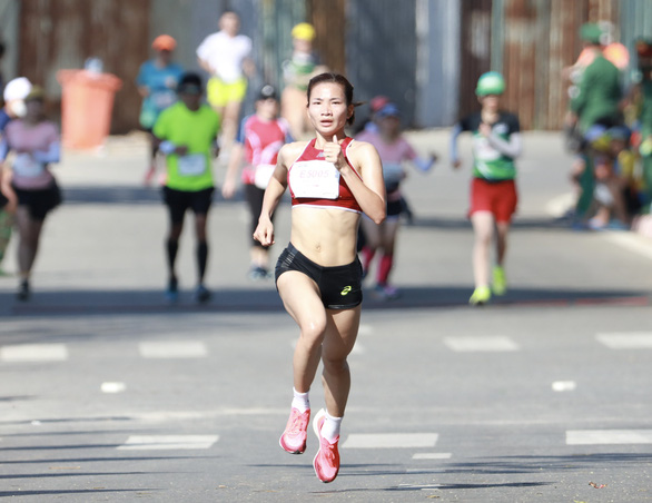 Hoàng Nguyên Thanh, Hoàng Thị Ngọc Hoa vô địch Tiền Phong Marathon 2022 - Ảnh 3.