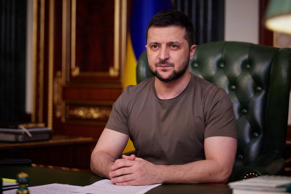 Tổng thống Zelensky hỏi phương Tây có sợ Nga hay không và đòi cấp thêm vũ khí - Ảnh 1.