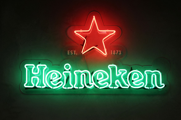 Heineken rút khỏi Nga, tìm cách sang nhượng không lợi nhuận - Ảnh 1.