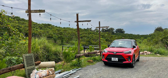 Chạy Innova, người dùng mua thêm Toyota Raize: Linh hoạt trong phố, điểm trừ chạy cao tốc - Ảnh 1.