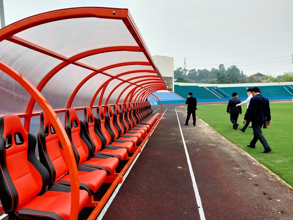 Sân Việt Trì chào đón thầy trò HLV Park Hang Seo đến thi đấu SEA Games 31 - Ảnh 4. Sân Việt Trì chào đón thầy trò HLV Park Hang Seo đến thi đấu SEA Games 31 - Ảnh 4.