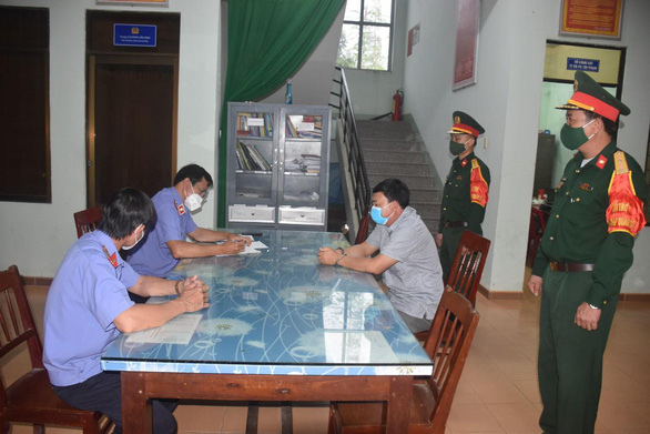 Đội trưởng cảnh sát ma túy huyện Bình Sơn bị bắt vì nhận hối lộ - Ảnh 1.
