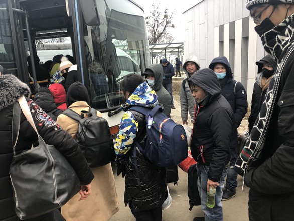 Bộ Ngoại giao: Hầu hết người Việt ở Ukraine đã được sơ tán, chưa ghi nhận thương vong - Ảnh 1. Bộ Ngoại giao: Hầu hết người Việt ở Ukraine đã được sơ tán, chưa ghi nhận thương vong - Ảnh 1.