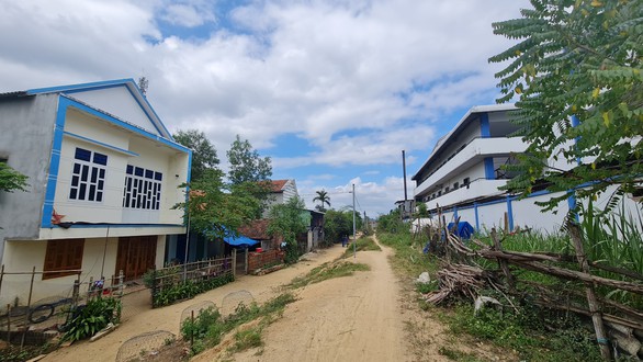 Hàng trăm hộ dân đau đầu, nhức óc vì nhà máy thải khói hôi tra tấn - Ảnh 3. Hàng trăm hộ dân đau đầu, nhức óc vì nhà máy thải khói hôi tra tấn - Ảnh 3.