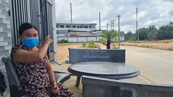 Hàng trăm hộ dân đau đầu, nhức óc vì nhà máy thải khói hôi tra tấn - Ảnh 2. Hàng trăm hộ dân đau đầu, nhức óc vì nhà máy thải khói hôi tra tấn - Ảnh 2.