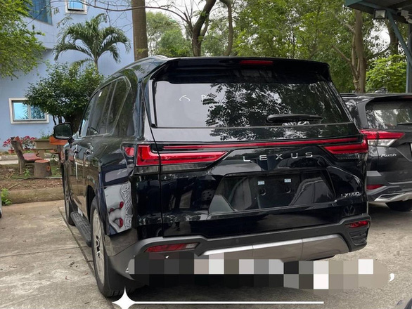 SUV hạng sang Lexus LX 600 2022 thông quan tại Việt Nam - Ảnh 1.