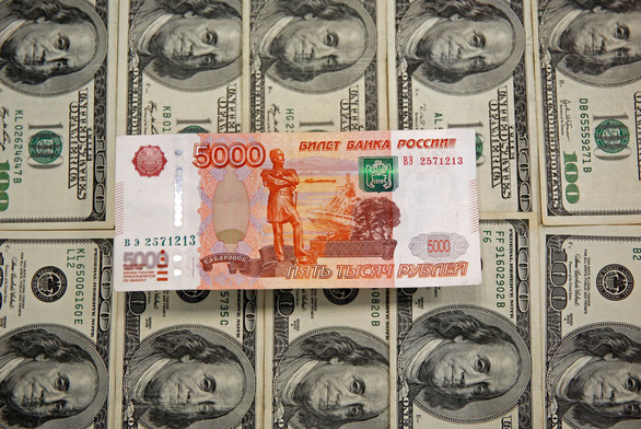 Đồng rúp Nga tiếp tục rớt giá, kinh tế bị xếp loại có nguy cơ vỡ nợ - Ảnh 1.