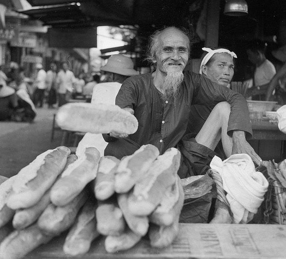 Bánh mì Việt ký sự - Kỳ 1: Tàu to, súng lớn và... bánh mì - Ảnh 2.