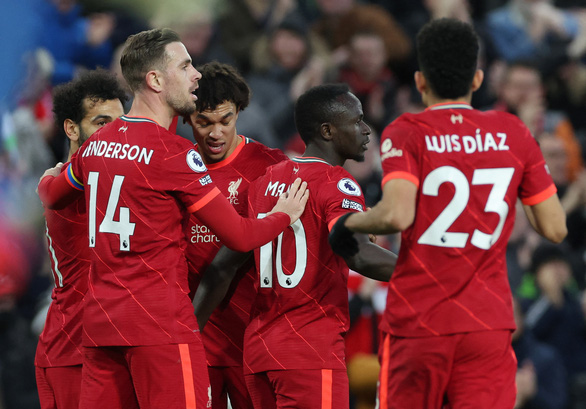 Mane tỏa sáng, Liverpool còn kém Man City 3 điểm - Ảnh 1.