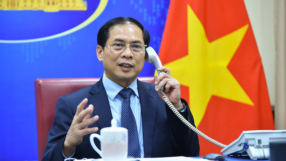 Việt Nam đề nghị Romania tạo điều kiện cho công dân Việt Nam sơ tán từ Ukraine - Ảnh 1.
