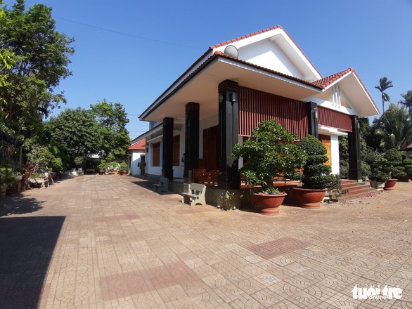 Vợ nguyên bí thư Thành ủy Kon Tum nói gì về lô đất 4 mặt tiền đang sở hữu? - Ảnh 1. Vợ nguyên bí thư Thành ủy Kon Tum nói gì về lô đất 4 mặt tiền đang sở hữu? - Ảnh 1.