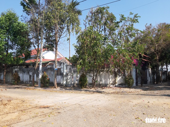 Vợ nguyên bí thư Thành ủy Kon Tum nói gì về lô đất 4 mặt tiền đang sở hữu? - Ảnh 6. Vợ nguyên bí thư Thành ủy Kon Tum nói gì về lô đất 4 mặt tiền đang sở hữu? - Ảnh 6.