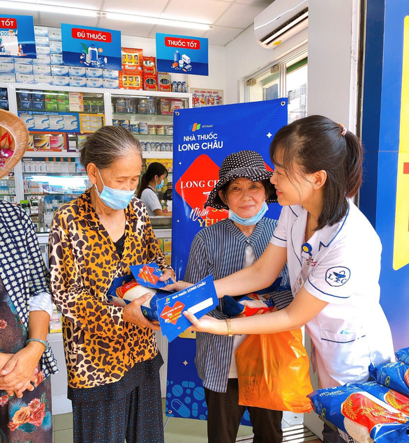 FPT Long Châu tặng 200.000 viên thuốc đặc trị Covid Molnupiravir cho người nghèo - Ảnh 3.