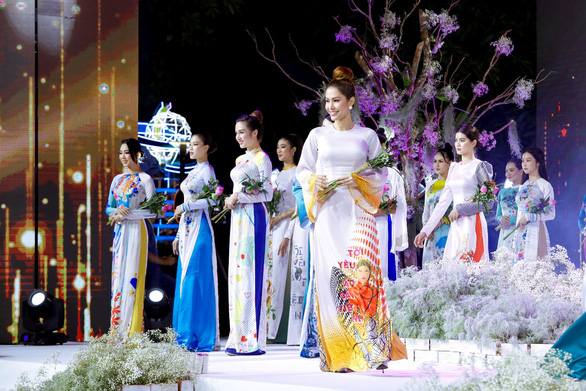 Thái Tuấn trình làng BST mới tại lễ hội áo dài TP.HCM 2022 - Ảnh 4.