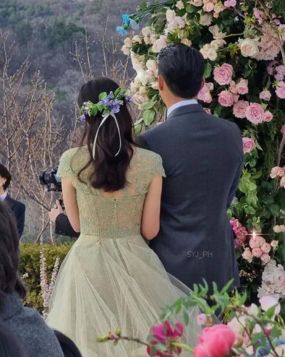 Phát biểu của bố Son Ye Jin và Hyun Bin trong đám cưới là do fan bịa đặt - Ảnh 1.
