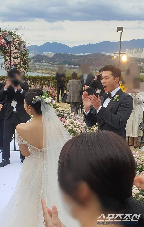 Phát biểu của bố Son Ye Jin và Hyun Bin trong đám cưới là do fan bịa đặt - Ảnh 4.