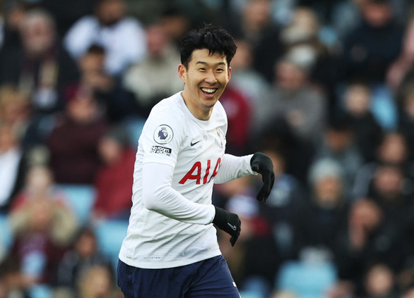 Tottenham đá Arsenal khỏi vào tốp 4, Man United lại thua - Ảnh 1.