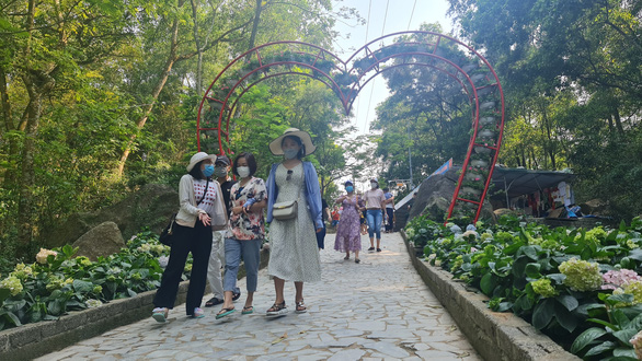 Lễ hội tình yêu Hòn Trống Mái khởi đầu mùa du lịch hè Sầm Sơn năm 2022 - Ảnh 2.