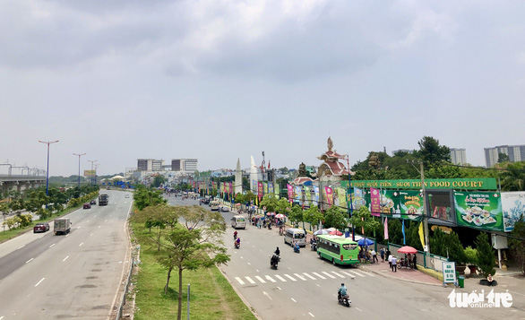 Đường phố TP.HCM, Đồng Nai thông thoáng trong ngày lễ giỗ Tổ - Ảnh 4.