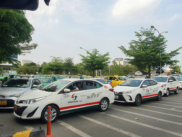 Hãng taxi tăng xe, không còn cảnh giành giật khách ở sân bay - Ảnh 4.