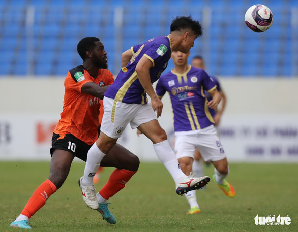 Vòng 1/8 Cúp quốc gia 2022: Quang Hải ngỡ ngàng khi bị thay ra - Ảnh 1.