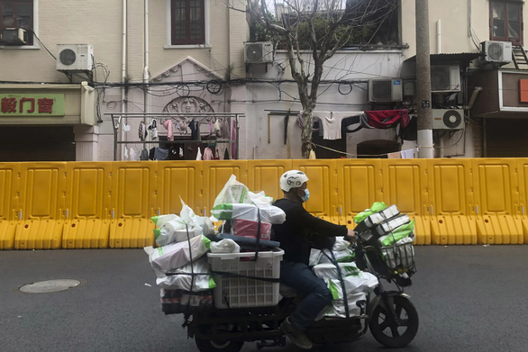 Shanghai eases blockade, flexibly classifies anti-epidemic areas - Photo 1.
