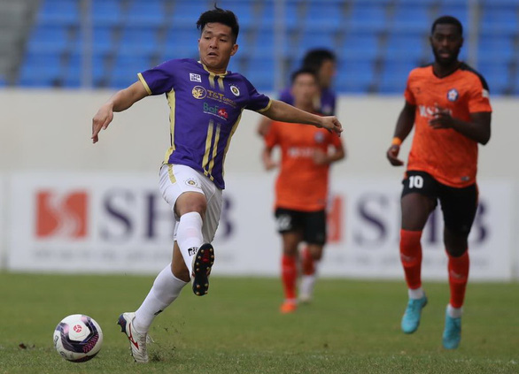 Vòng 1/8 cúp quốc gia 2022: Quang Hải ngỡ ngàng khi bị thay ra - Ảnh 2.