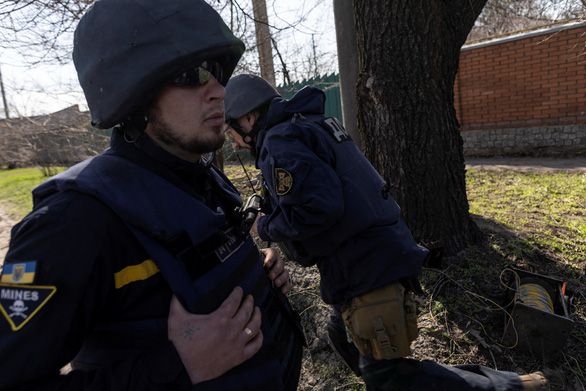 The government of Kharkov, Ukraine began to clear landmines in residential areas - Photo 1.