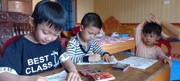 Trẻ Việt kiều Ukraine học con chữ ở quê hương - Ảnh 1.