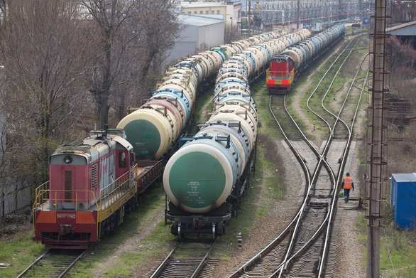 Russia is ready to sell oil to friendly countries at any price - Photo 1.