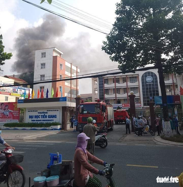 Cháy nhà nằm cạnh Trường ĐH Tiền Giang, nhiều sinh viên hú vía - Ảnh 1.