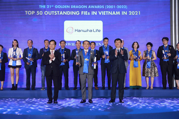 Hanwha Life Việt Nam nhận giải thưởng Rồng Vàng lần thứ 8 - Ảnh 2.