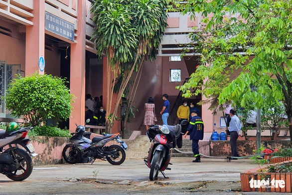 Cháy trong trường tiểu học, nữ sinh lớp 6 con của bảo vệ trường tử vong - Ảnh 3. Cháy trong trường tiểu học, nữ sinh lớp 6 con của bảo vệ trường tử vong - Ảnh 3.