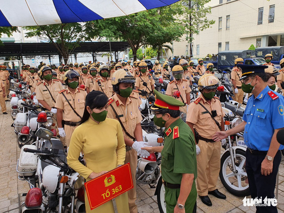 호치민시 경찰은 휴일과 SEA Games 31 - 사진 3 동안 교통을 보장하기 위해 군대를 배치했습니다.