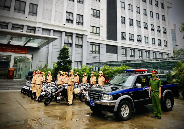 호치민시 경찰은 휴일과 SEA Games 31 - 사진 4 동안 교통을 보장하기 위해 군대를 배치했습니다.