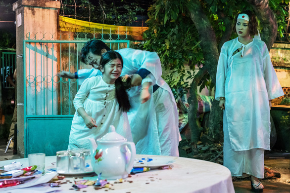 Ngọc Trinh thừa nhận mặc đồ nhái, nghệ sĩ Bảo Quốc về nước thăm gia đình - Ảnh 3.