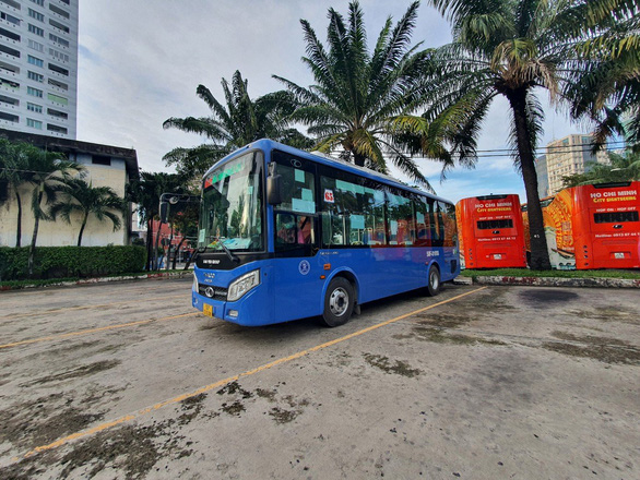 Ngành vận tải hành khách bằng xe buýt TP.HCM ‘thay áo mới’ để hút hành khách - Ảnh 3.