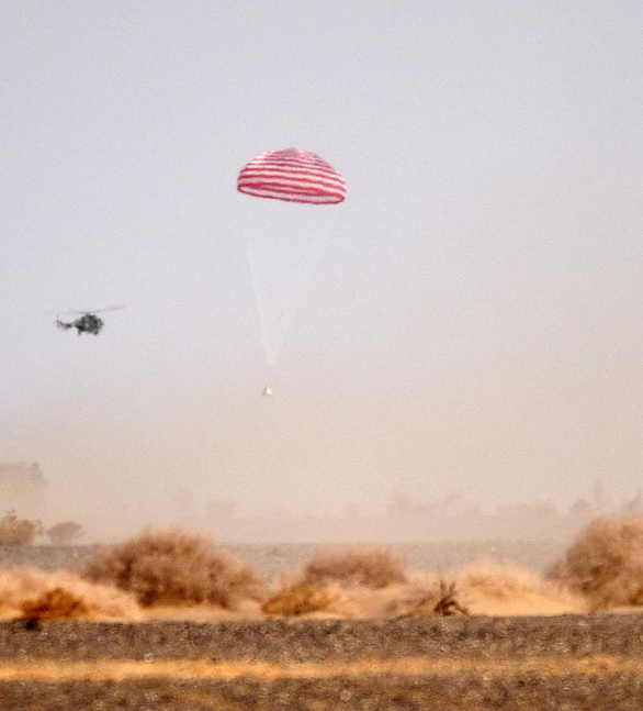 The group of Chinese astronauts returned to Earth after 6 months in space - Photo 1.