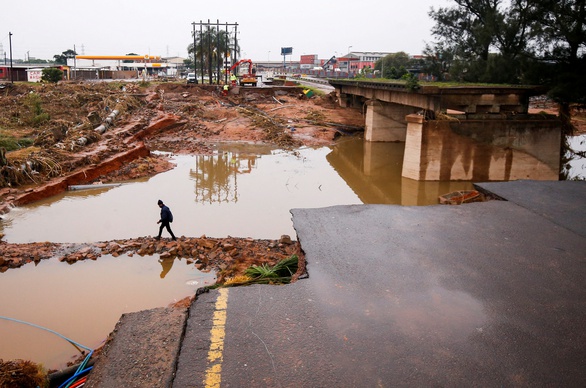 Floods claimed 400 lives in South Africa - Photo 2.