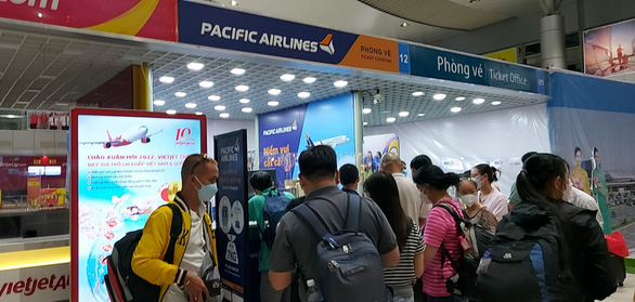 Pacific Airlines điều máy bay từ TP.HCM ra Cam Ranh giải tỏa khách, vì sao? - Ảnh 1.