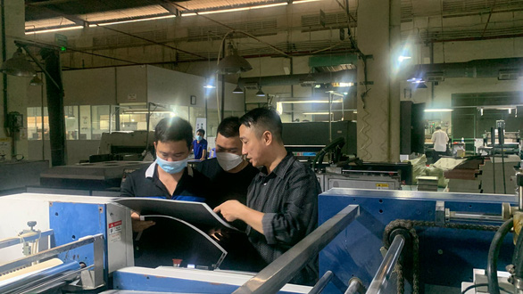 Tin sáng 5-5: Xử phúc thẩm vụ bán rẻ cổ phần tại TP.HCM; Shinhan Hàn Quốc mua 10% Tiki Việt Nam - Ảnh 1.