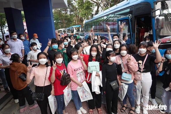 Trường học miền Tây đưa gần 1.000 học sinh, giáo viên vượt 100 cây số dự Ngày hội tư vấn tuyển sinh - Ảnh 1. Trường học miền Tây đưa gần 1.000 học sinh, giáo viên vượt 100 cây số dự Ngày hội tư vấn tuyển sinh - Ảnh 1.