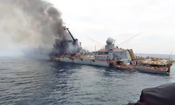 Hình ảnh được cho là soái hạm Moskva của Nga trước khi chìm - Ảnh 1.