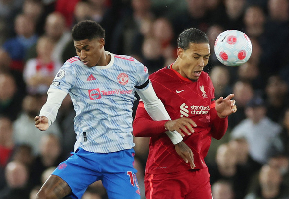 Đè bẹp Man United 4-0, Liverpool tạm chiếm ngôi đầu bảng - Ảnh 3.