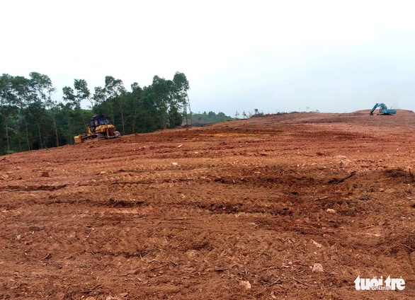 Công ty cạo đồi, xây dựng nhà trên đất quy hoạch rừng phòng hộ nói gì? - Ảnh 2. Công ty cạo đồi, xây dựng nhà trên đất quy hoạch rừng phòng hộ nói gì? - Ảnh 2.